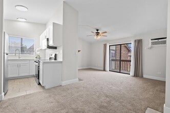 423 Berkshire Dr, Unit #33 in Crystal Lake, IL - Building Photo - Building Photo