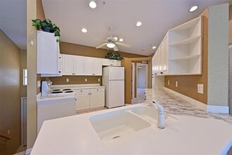 6335 Bay Cedar Ln in Bradenton, FL - Building Photo - Building Photo