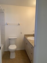 2221 NE 15th Ln in Cape Coral, FL - Foto de edificio - Building Photo