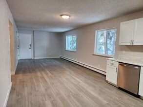 401 E 8th Ave in North Pole, AK - Building Photo - Building Photo