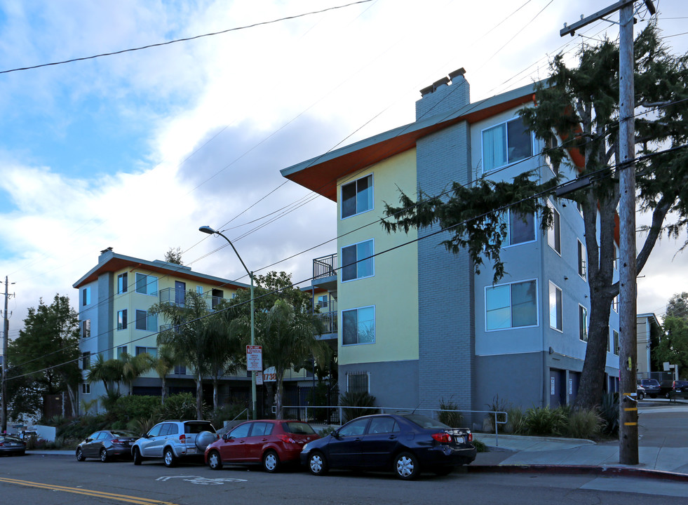 Lake View East Apartments in Oakland, CA - Building Photo