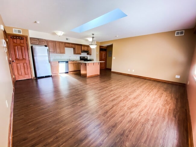 Hallwood Manor Apartments in Mentor, OH - Foto de edificio - Building Photo