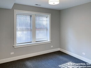 344 W Dickens Ave, Unit 2111-1 in Chicago, IL - Foto de edificio - Building Photo