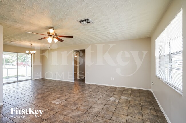 8185 Kings Bay Blvd in Ft. Myers, FL - Building Photo - Building Photo