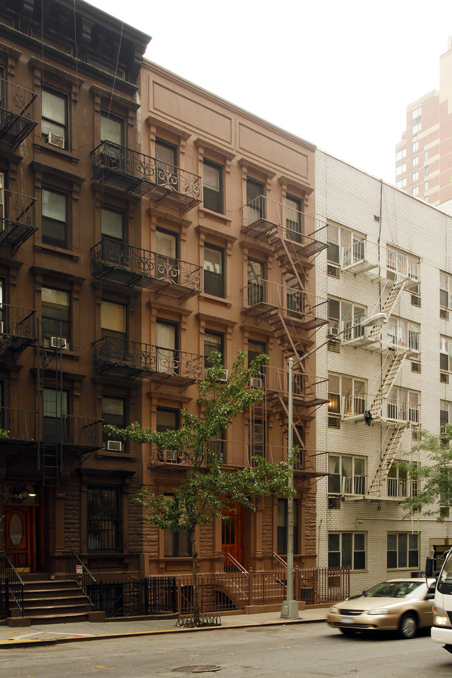 446 W 58th St in New York, NY - Foto de edificio - Building Photo