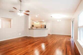 1322 Dunns Lake Dr in Jacksonville, FL - Foto de edificio - Building Photo