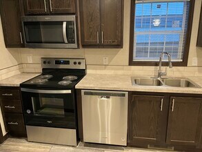 6610 Lear Nagle Rd in North Ridgeville, OH - Foto de edificio - Building Photo