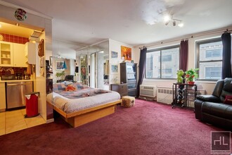 85-88 8th Ave, Unit 2S in New York, NY - Building Photo - Building Photo