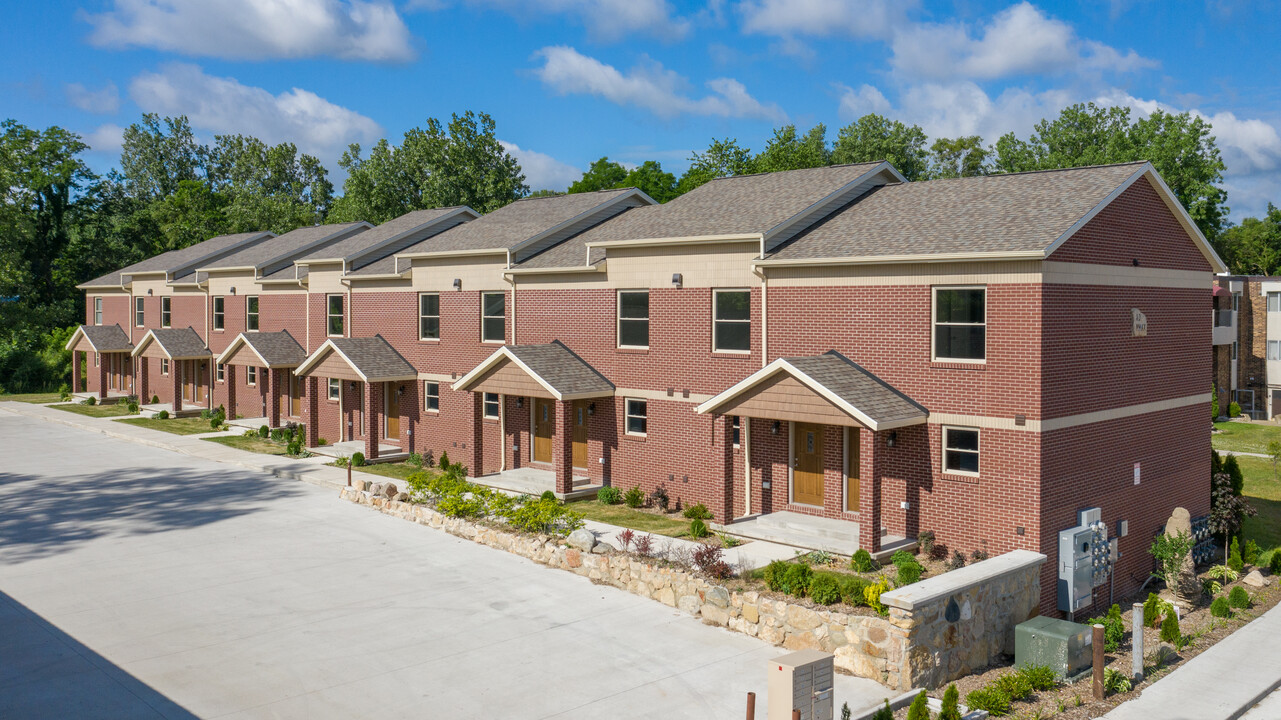 The Townhomes on 44th in Kentwood, MI - Building Photo