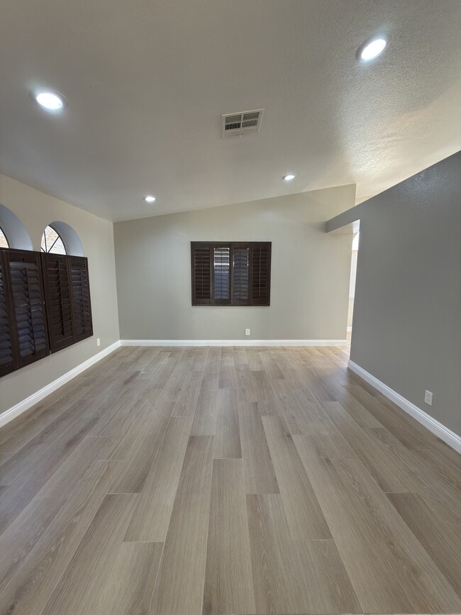 2338 Langhorn St in Lancaster, CA - Building Photo - Building Photo