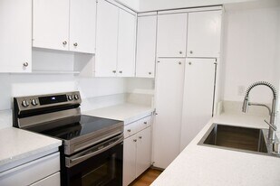 344 W Tularosa Ave in Orange, CA - Building Photo