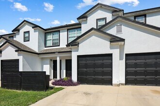 7803 Kingsbury Way in San Antonio, TX - Building Photo - Building Photo