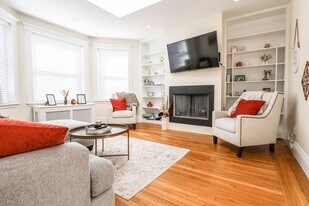 21 Euston St, Unit 1 in Brookline, MA - Building Photo