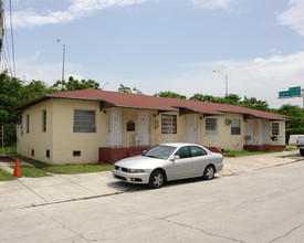 161-171 NW 37th St in Miami, FL - Building Photo - Building Photo