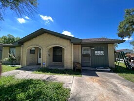 615 W 5th St in Alice, TX - Building Photo