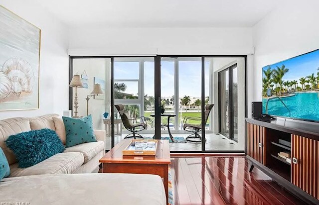 803 River Point Dr in Naples, FL - Building Photo - Building Photo