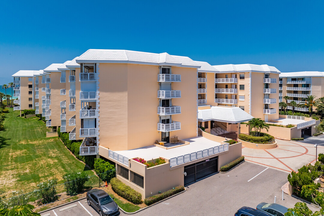 SILVER SANDS BEACH & RACQUET CLUB ONE CONDO in St Pete Beach, FL - Foto de edificio