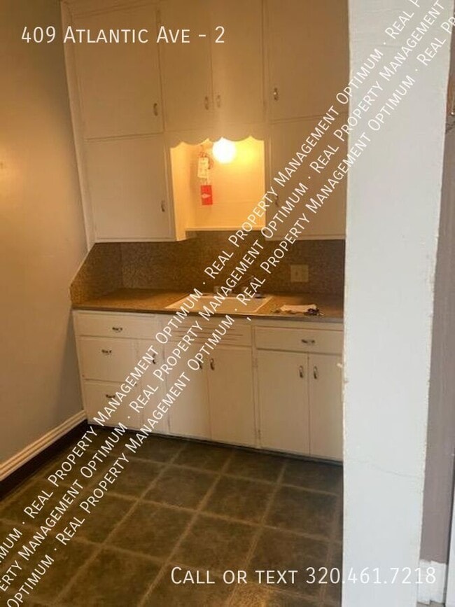 409 Atlantic Ave in Morris, MN - Building Photo - Building Photo