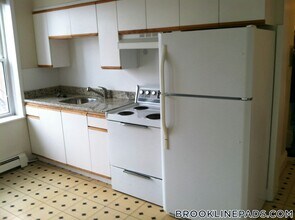 208 Winthrop Rd in Brookline, MA - Foto de edificio - Building Photo