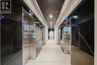 430-3430 Square One Dr in Mississauga, ON - Building Photo - Building Photo