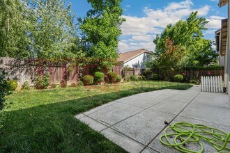 9836 Tundra Swan Cir in Elk Grove, CA - Building Photo - Building Photo