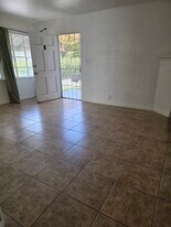 545 W Hedges Ave, Unit 545 in Fresno, CA - Building Photo