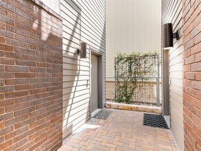 1702 S Lamar Blvd in Austin, TX - Building Photo - Building Photo