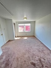 919 W Heron St in Aberdeen, WA - Foto de edificio - Building Photo