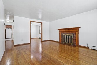37 Cumberland Rd in West Hartford, CT - Building Photo - Building Photo