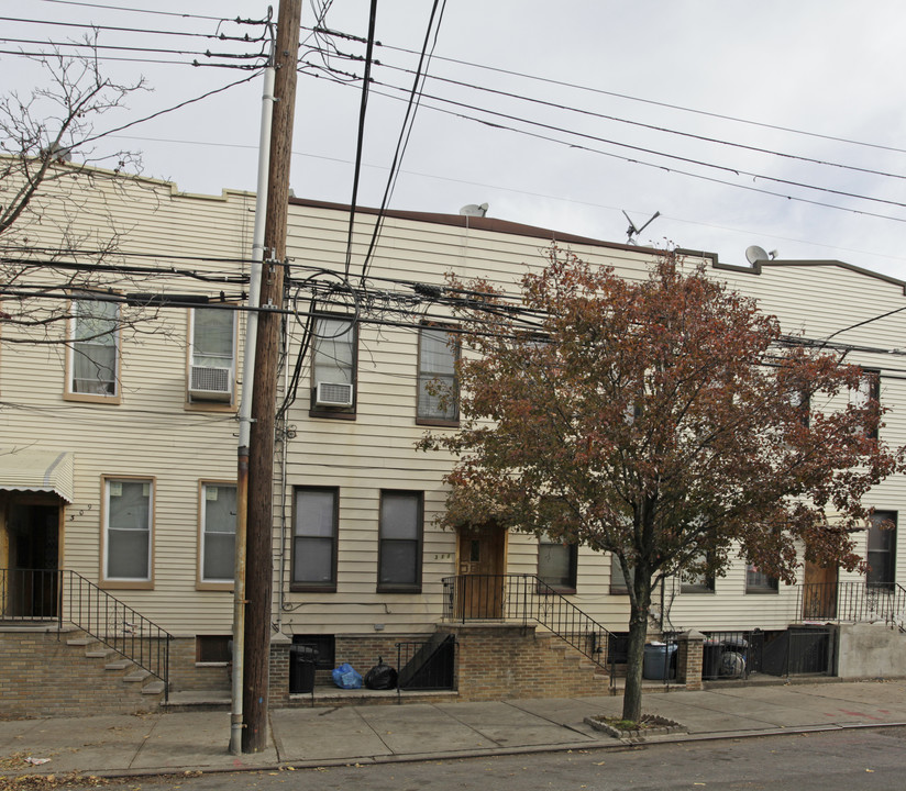 311 Onderdonk Ave in Ridgewood, NY - Building Photo