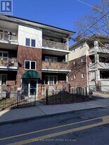 302 Sumach St in Toronto, ON - Building Photo