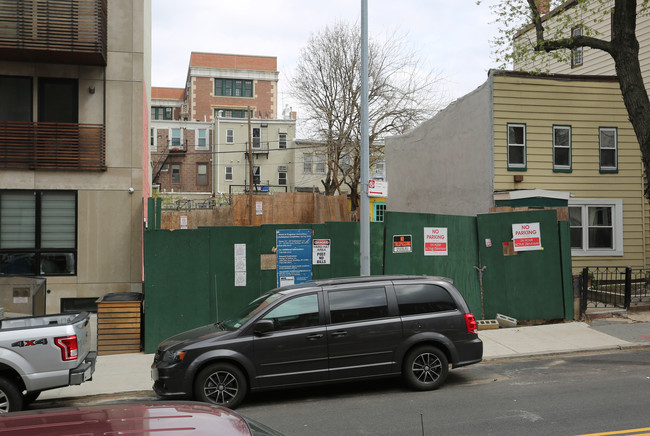 327 20th St in Brooklyn, NY - Foto de edificio - Building Photo