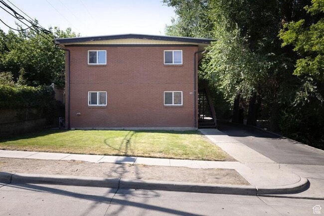 property at 938 Lowell Ave S