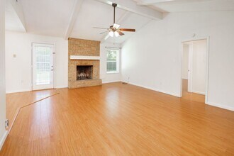 AUGUST PRE-LEASE! Spacious 3 Bedroom 2 Bathroom House on Corner Lot in College Station, TX - Building Photo - Building Photo