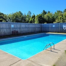 Bradford Commons in Bangor, ME - Foto de edificio - Building Photo