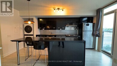 19 Singer Ct in Toronto, ON - Building Photo - Building Photo