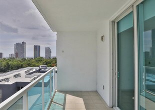 1723 SW 2nd Ave, Unit 907 in Miami, FL - Foto de edificio - Building Photo