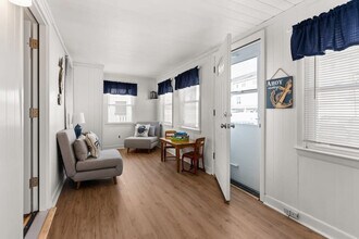 12 Harris Ave in Hampton, NH - Building Photo - Building Photo