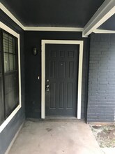 900 E Leslie Cir-Unit -B in Austin, TX - Building Photo - Building Photo