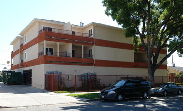 Sixth Street Apartments in Santa Ana, CA - Building Photo - Building Photo