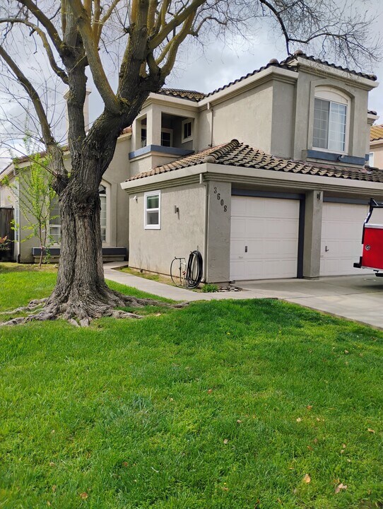3608 Balfour Ln, Unit Bedroom sized apartment in Modesto, CA - Building Photo