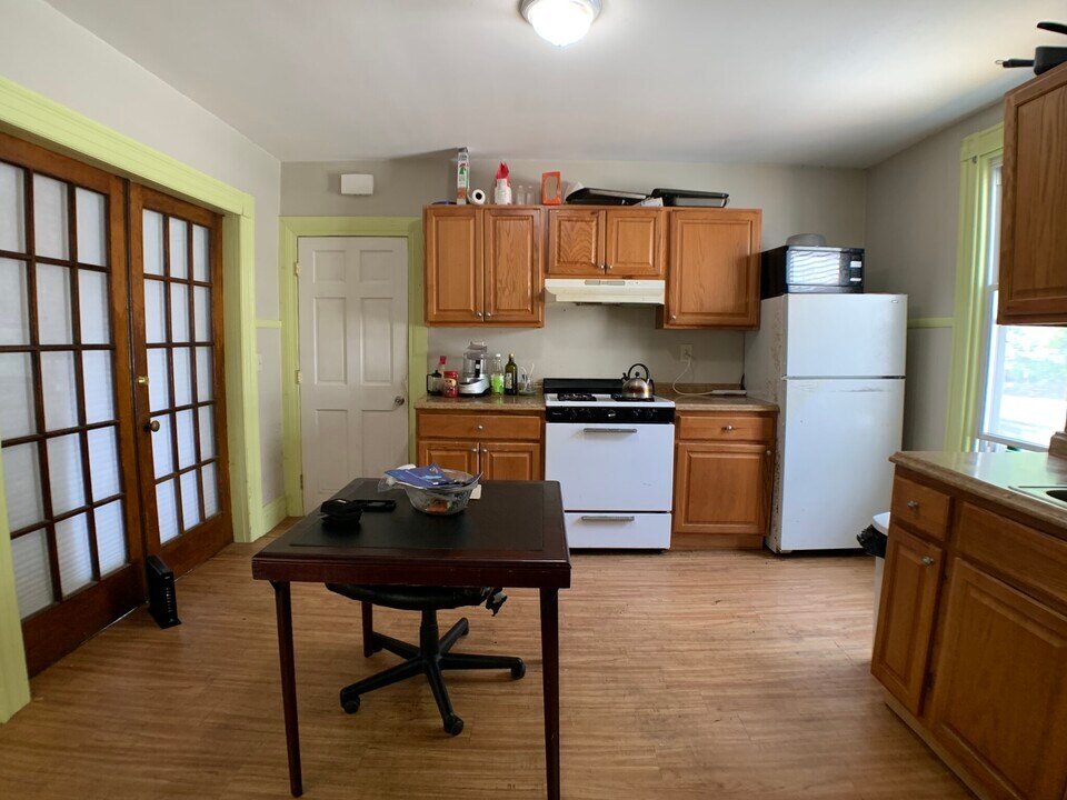 569 Main St, Unit #1 in Medford, MA - Foto de edificio