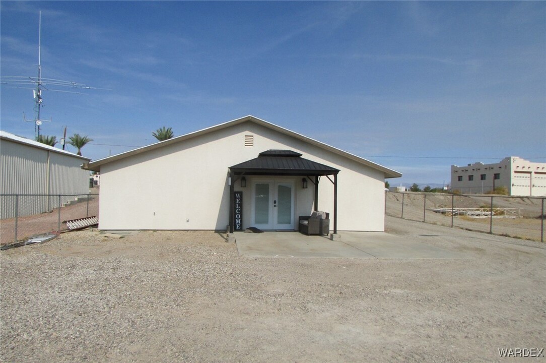 1310 Dike Rd in Mohave Valley, AZ - Foto de edificio