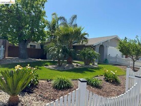 1769 Teresa Ln in Oakley, CA - Building Photo