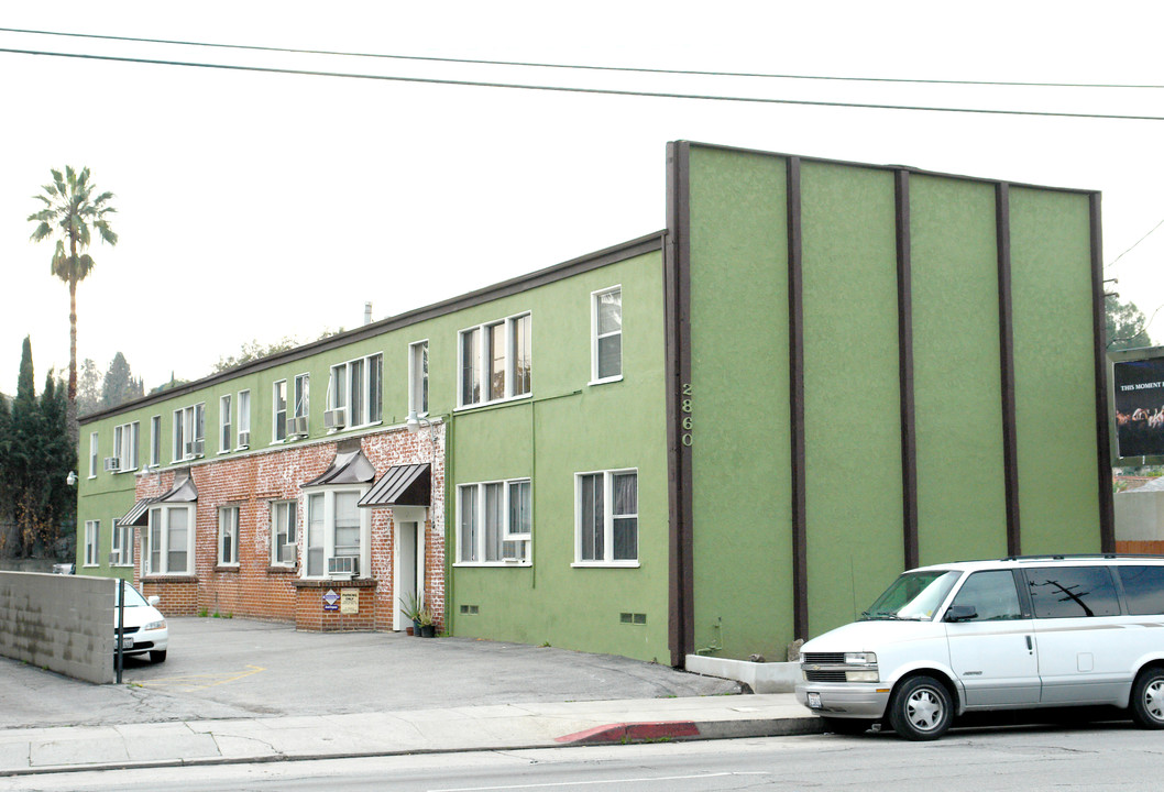 2860 Rowena Ave in Los Angeles, CA - Building Photo