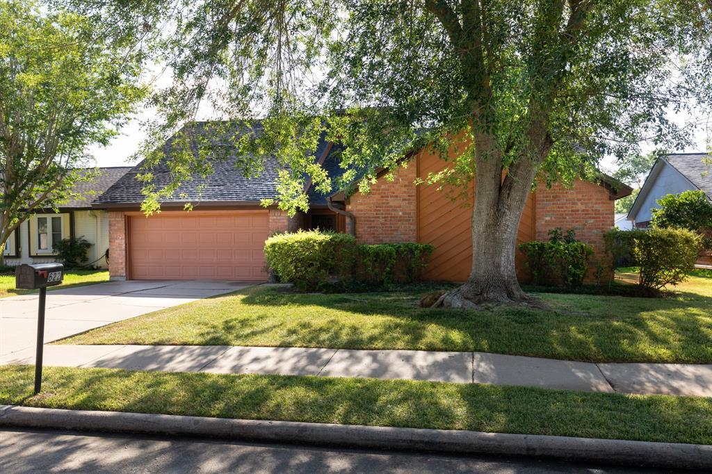 622 Land Grant Dr in Richmond, TX - Foto de edificio