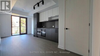91 Montclair Ave, Unit 525 in Toronto, ON - Building Photo