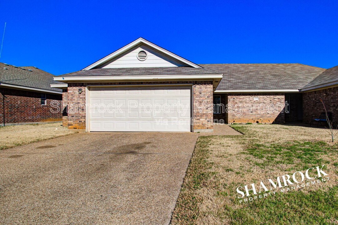 10205 Lilac Ln in Waco, TX - Building Photo