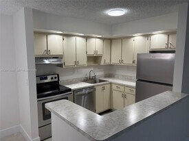 18875 NW 62nd Ave in Hialeah, FL - Building Photo