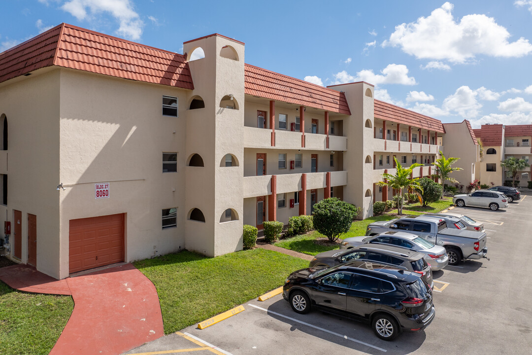 Sunrise Lakes Condominiums Phase One in Sunrise, FL - Building Photo